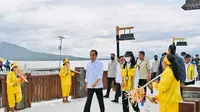 Presiden Joko Widodo saat mengunjungi kawasan wisata Taman Nasional Bunaken, Kota Manado, Sulut, Jumat (20/1/2023) pagi.