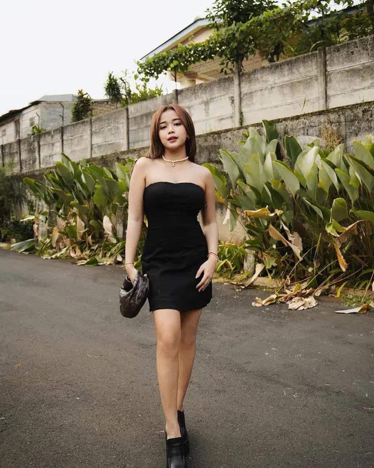 7 Pemotretan Brisia Jodie di Kompleks Perumahan, Tak Kalah Elegan