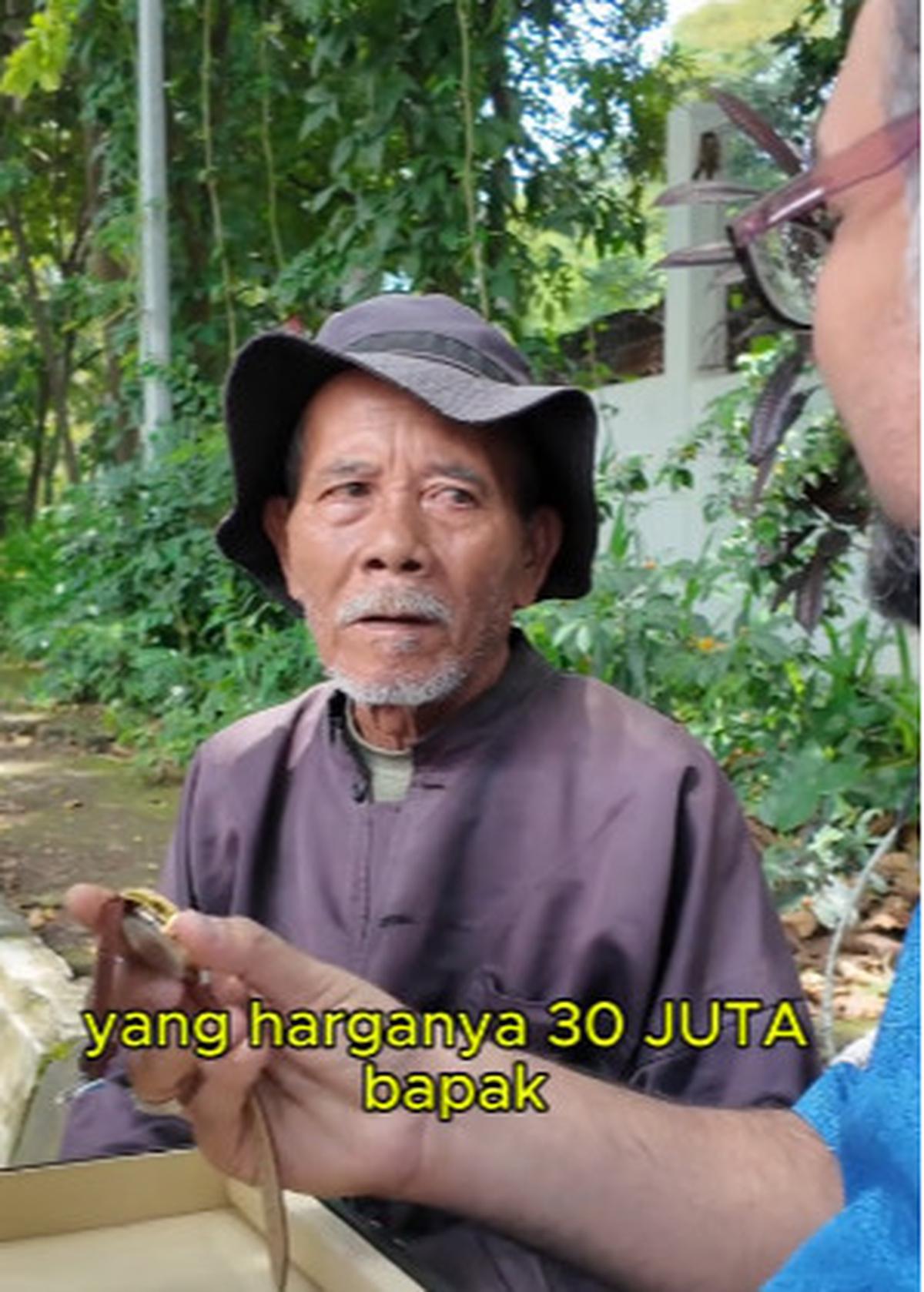 Sultan dari Malaysia Sedih Lihat Kakek 78 Tahun Kuli Macul di Bandung,