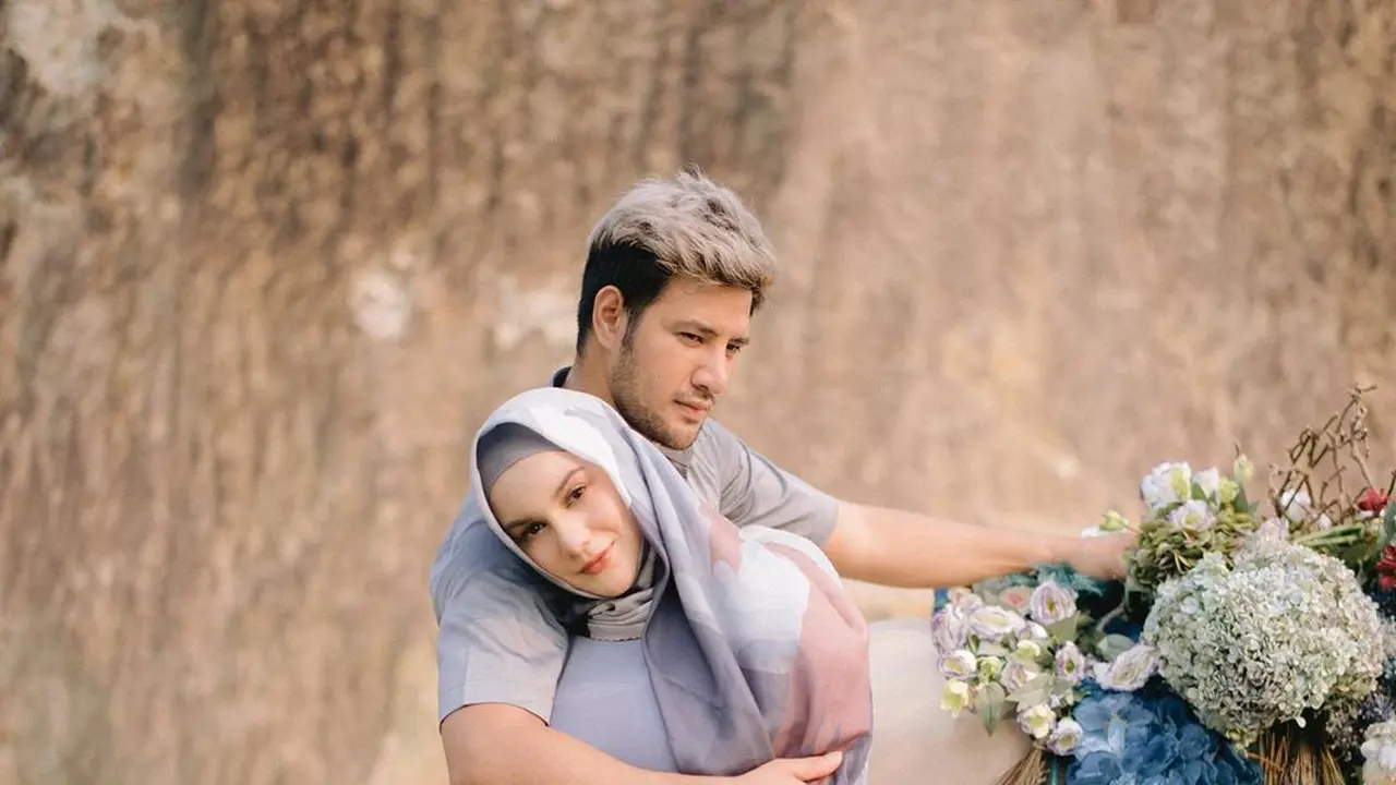 [Fimela] Irish Bella dan Ammar Zoni Maternity Shoot