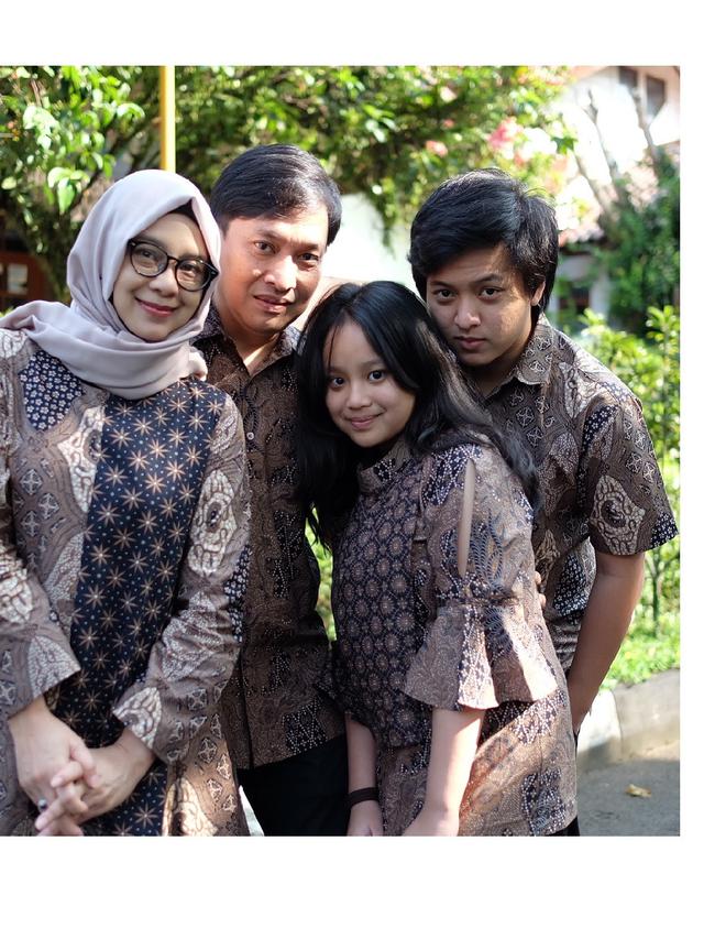 Jarang Terekspos, Ini 6 Momen Manis Yovie Widianto dan Istri