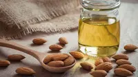 Manfaat Minyak Almond untuk Kecantikan Kulit (Amarita/Shutterstock)