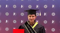 6 Potret Chand Kelvin Bahagia Bisa Wisuda S2 di Malaysia, Penuh Semangat hingga Ditemani Istri Tercinta