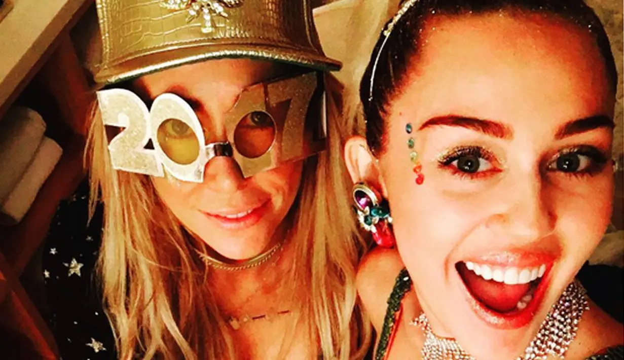 Liam Hemsworth dan Miley Cyrus memang sering  menghabiskan waktu bersama. Tak jarang juga Liam ikut hadir dalam acara yang digelar keluarga besar Miley Cyrus. (Instagram/mileycyrus)