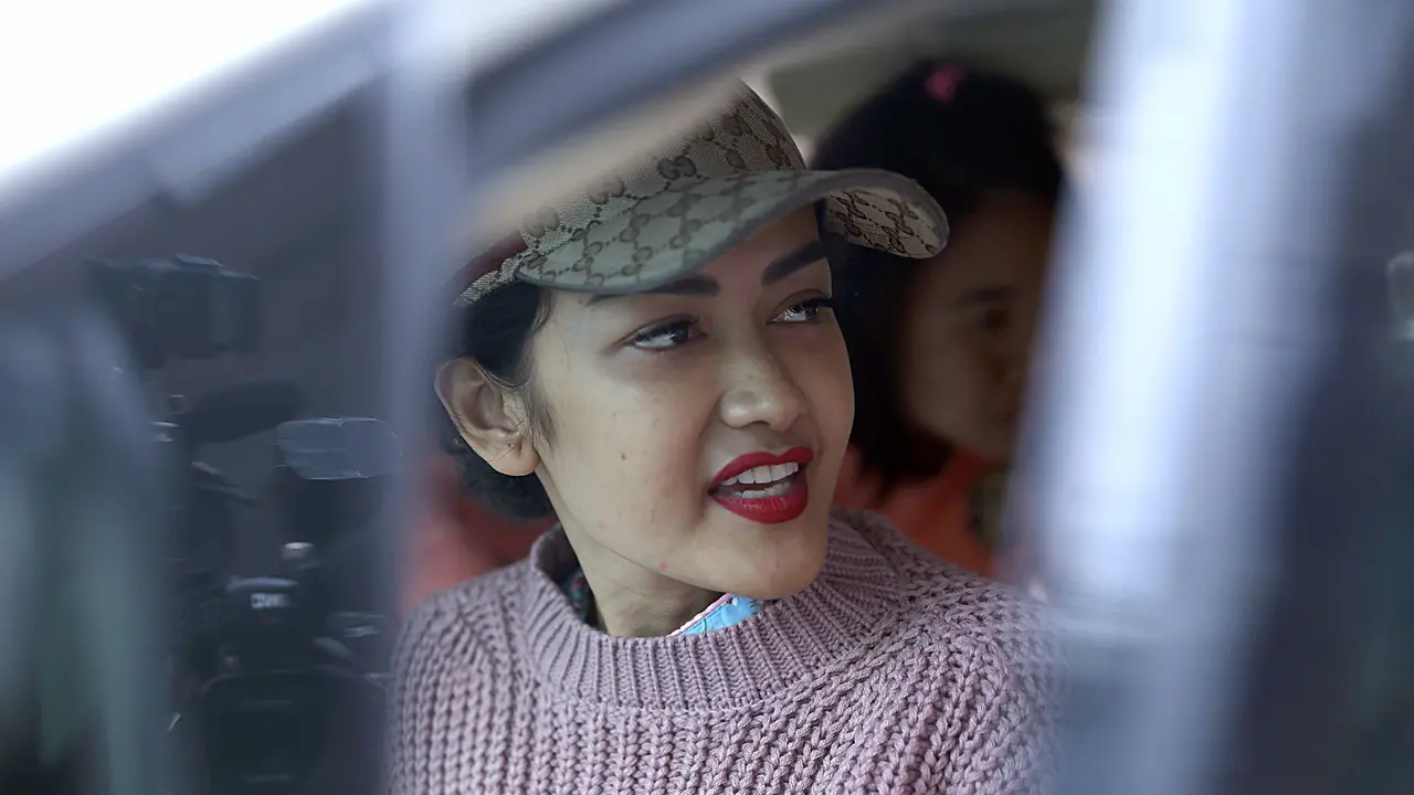 Julia Perez tak bisa menggunakan hak suaranya di Pilkada DKI 2017. (Nurwahyunan/bintang.com)