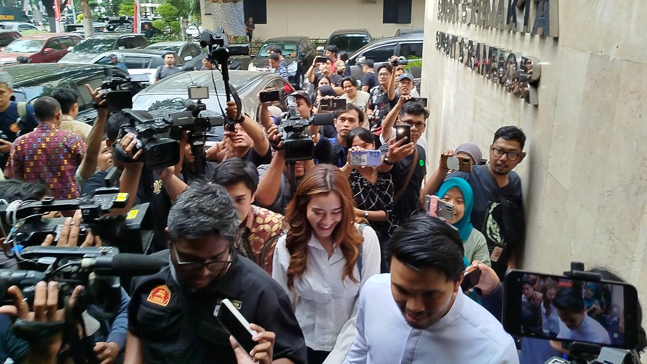 Laporkan Akun Medsos Usai Dituding Hamil di Luar Nikah, Aaliyah & Thariq Penuhi Panggilan Polisi Hari Ini
