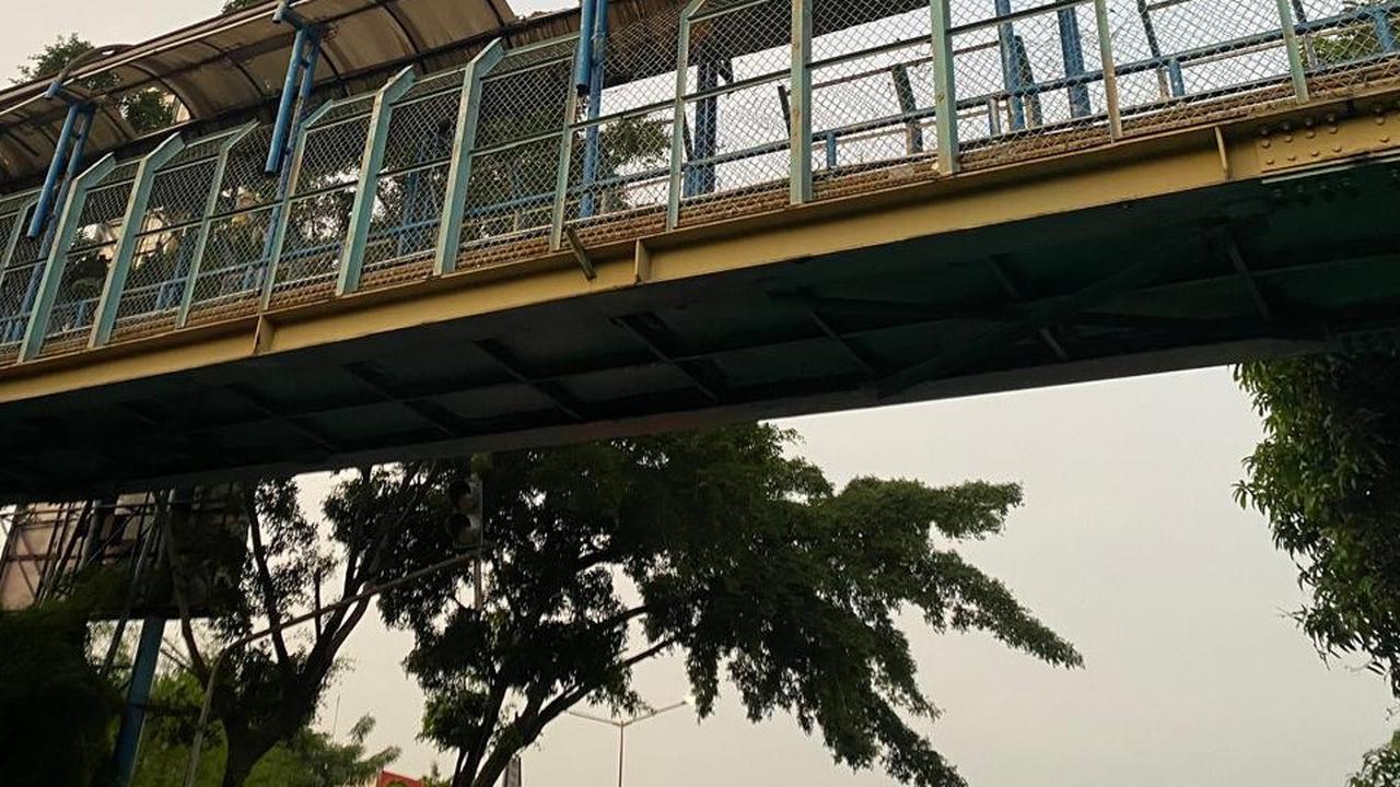 JPO di Kebon Jeruk Jakbar Rusak