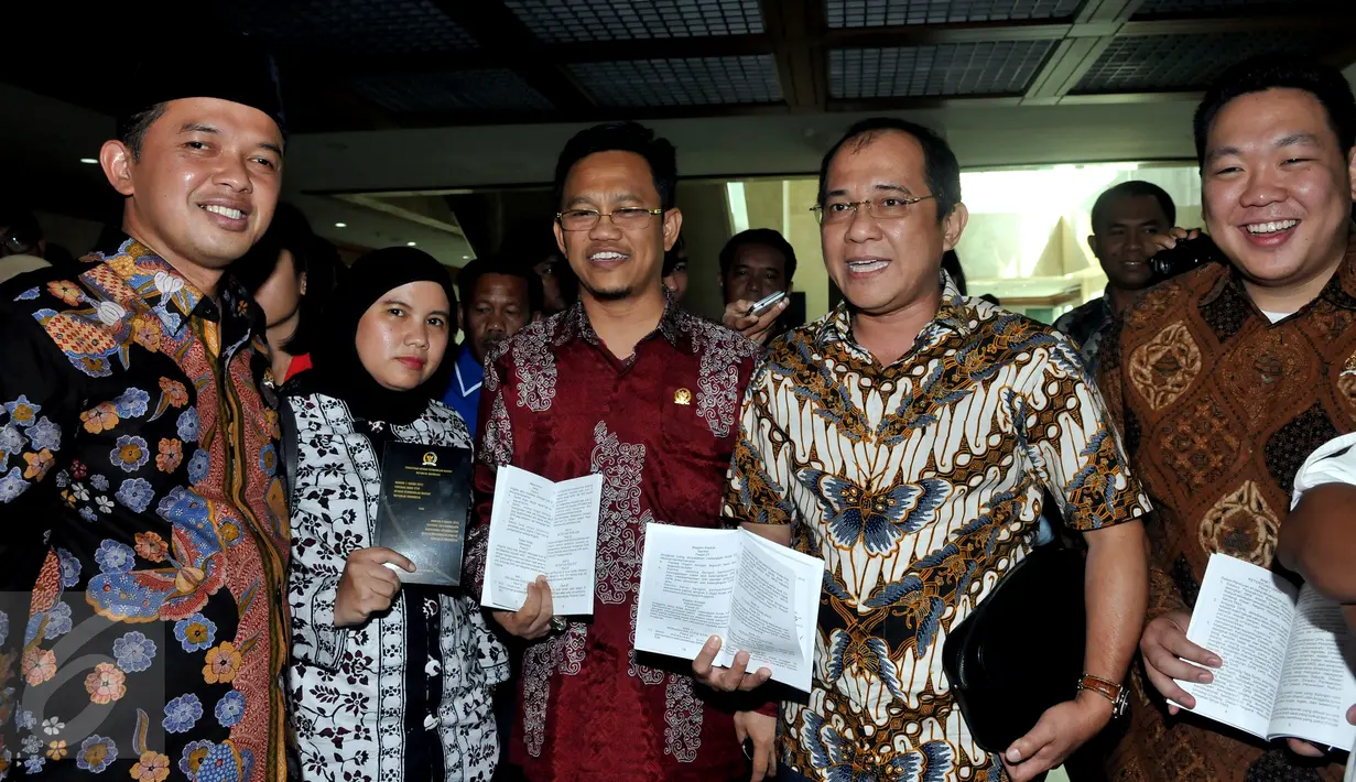 Sejumlah anggota DPR melaporkan Setya Novanto dan Fadli Zon ke Mahkamah Kehormatan Dewan, Jakarta, Senin (7/9/2015). Mereka menilai telah melakukan pelanggaran etik dengan menghadiri kampanye calon Presiden AS Donald Trump. (Liputan6.com/Johan Tallo) 