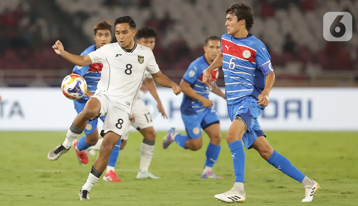 Bertanding di depan pendukung sendiri, Timnas Indonesia U-23 menang tipis 1-0 atas Filipina. (Liputan6.com/Helmi Fithriansyah)