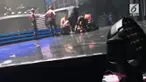 Konser penyanyi Britney Spears mendadak dihentikan karena seorang pria berusaha mendekati penyanyi tersebut di panggung. 