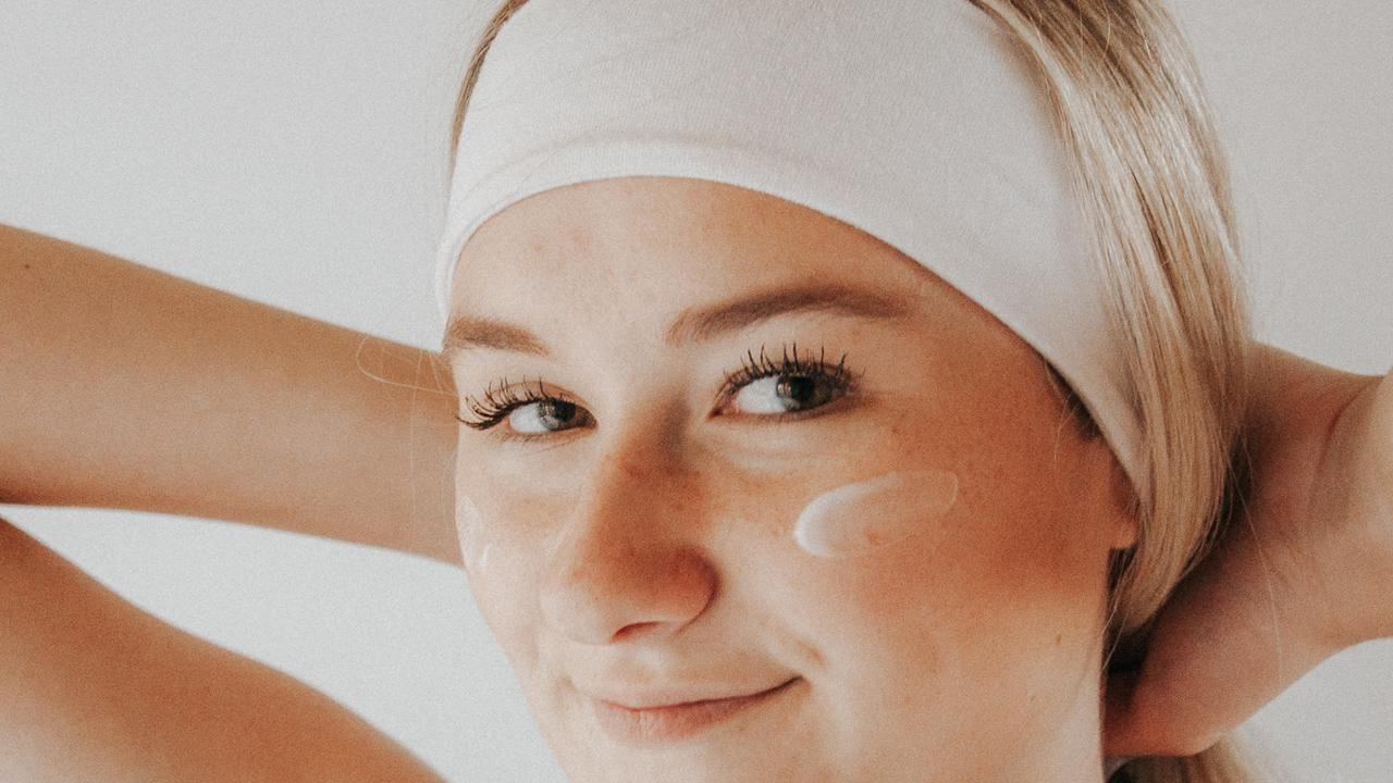 Cara Menghilangkan Hiperpigmentasi Bekas Jerawat dengan Bahan Alami dari Dapur, Coba Kombinasi Madu dan Buah Ini