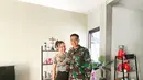Bersama sang kekasih, Aprilio Manganang juga terlihat keren saat memakai seragam dinas kebanggaannya. (FOTO: instagram.com/manganang92/)