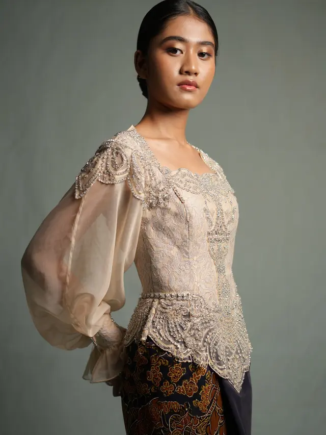 Batik Kombinasi Brokat Lengan Balon Mewah