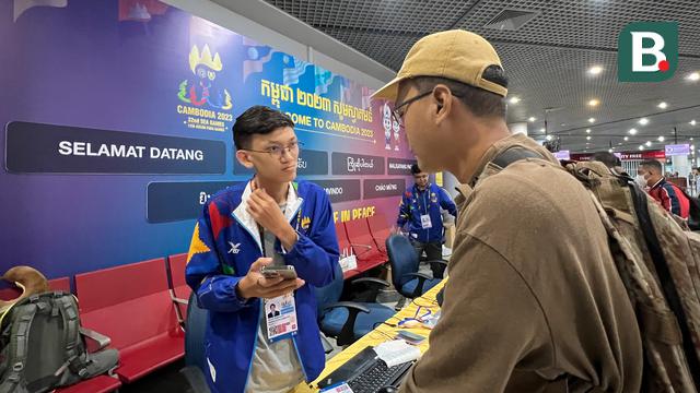 Foto: Bola.com Siap Mewartakan Kontingen Merah Putih di SEA Games 2023 Kamboja, Lakukan Registrasi ID Card setelah Mendarat dari Bandara