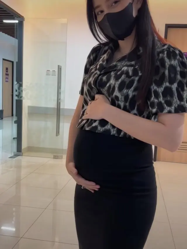 Yasmie Ow makin cantik saat hamil