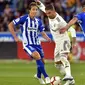 Bek Real Madrid, Sergio Ramos (tengah), beraksi pada laga melawan Deportivo Alaves di Stadion Mendizorroza, Sabtu (6/10/2018). (AFP/Ander Gillenea)