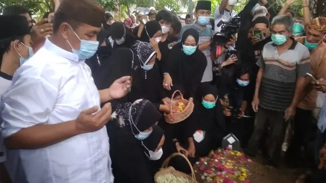 Tangis Sedih Iringi Pemakaman Penumpang Sriwijaya Air Asal Ogan Ilir