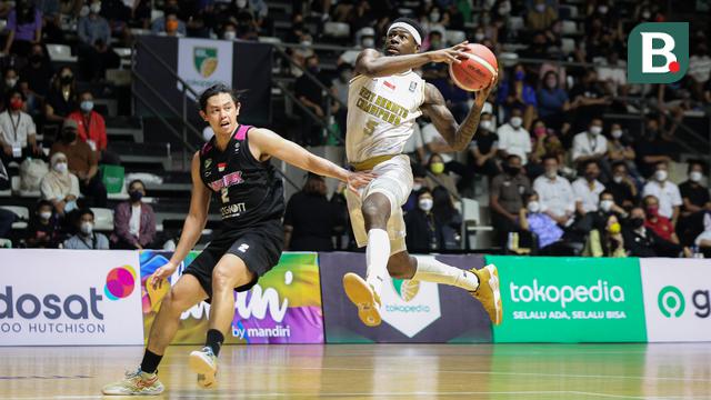 Foto: West Bandits Combiphar Solo Menangkan Laga Panas Melawan Rans PIK Basketball dengan Skor Telak