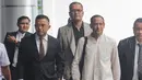 Nadiem Makarim datang bersama tim kuasa hukumnya, salah satunya Hotman Paris, ke Gedung Bundar Jaksa Agung Muda Pidana Khusus Kejagung. (merdeka.com/Arie Basuki)