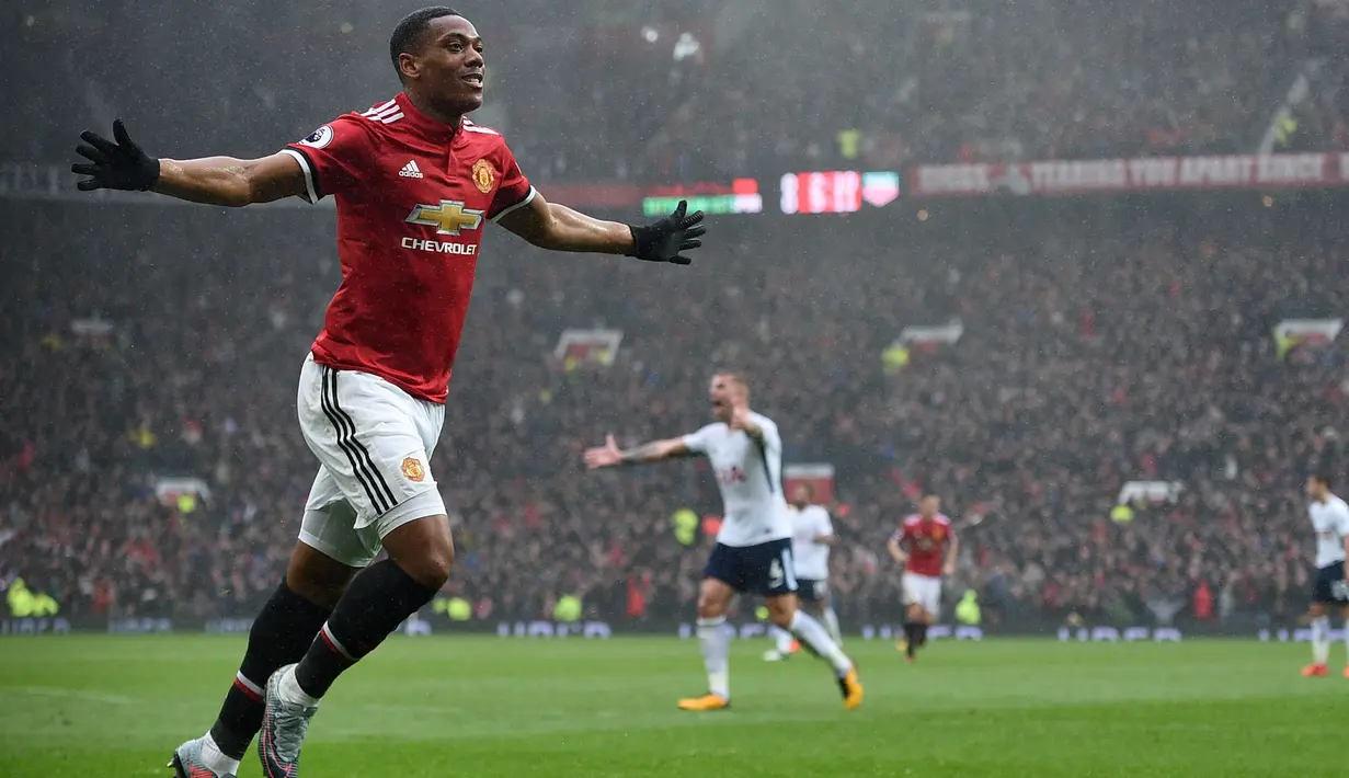 Real Madrid berniat untuk membuat tawaran sekitar  80 juta Pound sterling kepada untuk mendapatkan pemain depan Manchester United berusia 21 tahun Anthony Martial pada bursa transfer januari 2018. (AFP/Oli Scarff)