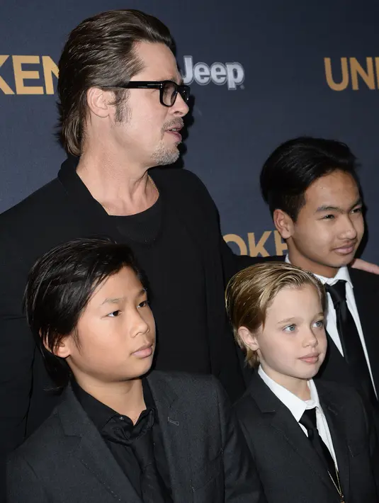 Melansir Hollywoodlife.com, seorang sumber mengatakan bahwa Shiloh telah mengirimkan surat elektronik pada kedua orang tuanya. Surat itu berisi keinginan Shiloh untuk menghabiskan waktu bersama keluarganya. (AFP/Bintang.com)