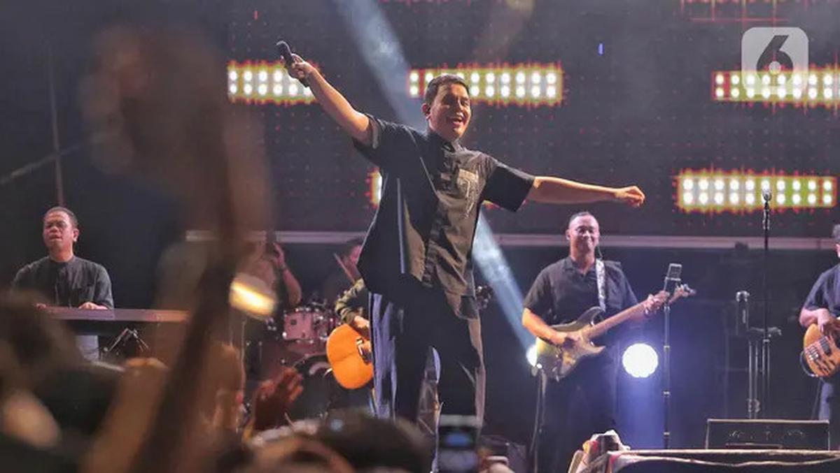 Penampilan Tulus Hangatkan Malam Pertama KapanLagi Buka Bareng BRI Festival 2025