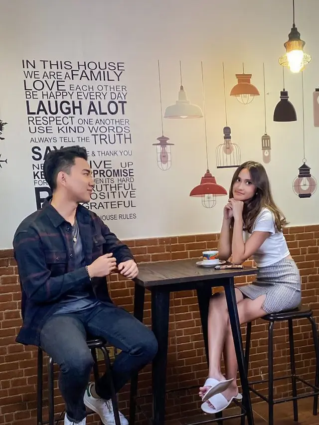 Althaf Raja dan Leya di video klip single Dulu Kini Nanti
