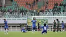 Pemain Persib Bandung Putri merayakan kemenangan atas Tira Persikabo Putri pada laga Liga 1 Putri di Stadion Pakansari, Bogor, Sabtu (28/12). Persib Putri juara Liga 1 Putri 2019.(Bola.com/Yoppy Renato)