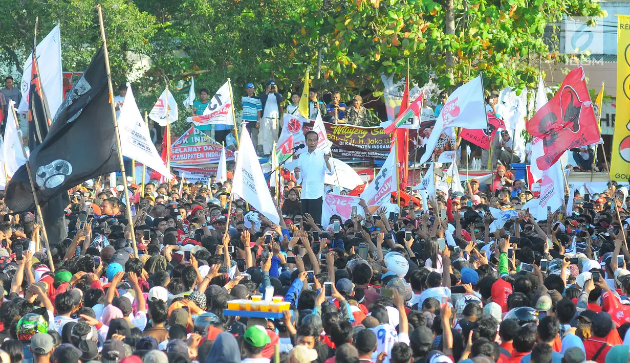 Suasana kampanye terbuka Capres 01 Joko Widodo di Indramayu, Jawa Barat, Jumat (5/4). Dalam sambutannya Jokowi berjanji menjaga Indramayu sebagai lumbung padi nasional. (Liputan6.com/Angga Yuniar)