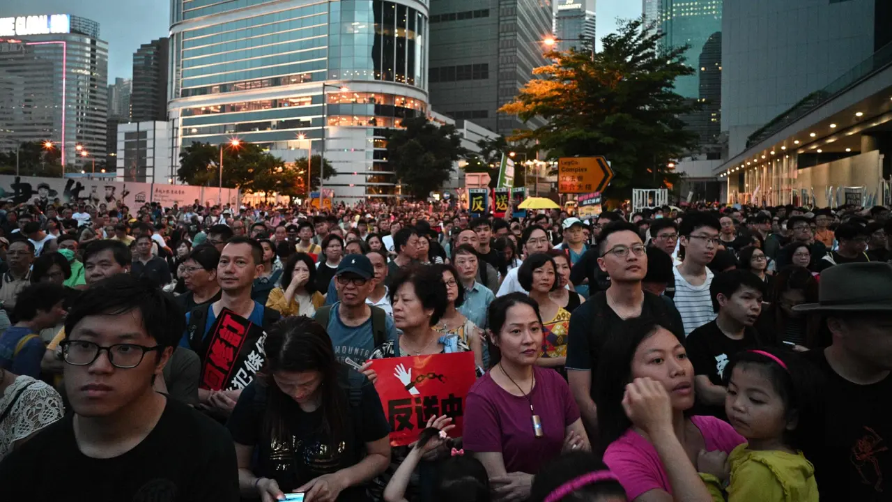 Puliuhan ribu orang melakukan aksi protes di Hong Kong (AFP/Anthony Wallace)