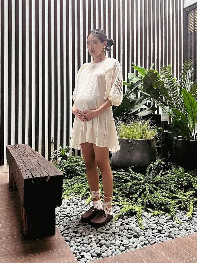 6 Gaya Bumil Fashionable Alika Islamadina di Detik-Detik Sebelum Melahirkan