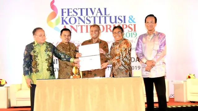 Sekretaris Jenderal MPR Ma'ruf Cahyono saat menjadi pembicara dalam talkshow Ukir Jejak Integritasmu, Wujudkan Budaya Konstitusi dan Antikorupsi di Yogyakarta