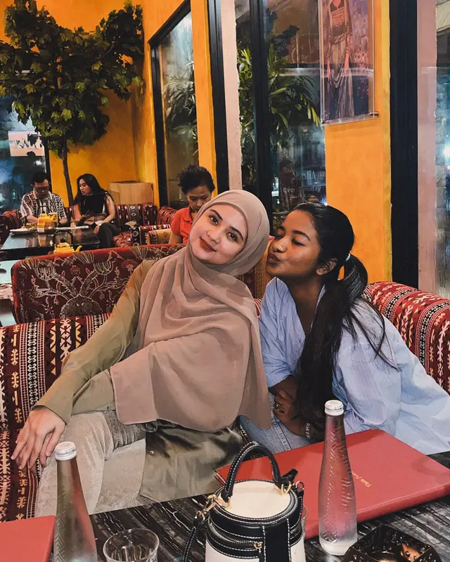 6 Potret terbaru Alya Avivah kakak Aliando yang kini berhijab, parasnya makin mirip sang adik 
