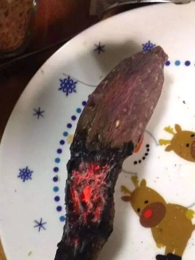 6 Potret Masakan Gosong Maksimal, Netizen Sebut Terbakar Api Neraka