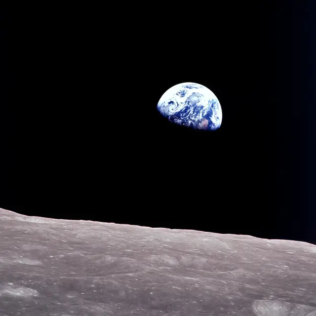 Earthrise menangkap sebagian bayangan Bumi