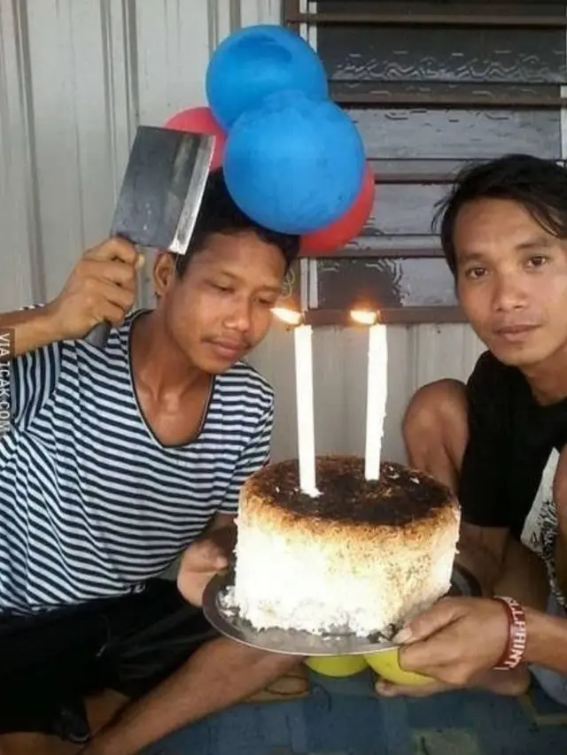 6 Potret Perayaan Ulang Tahun ala Bapak-Bapak Ini Bikin Tepuk Jidat