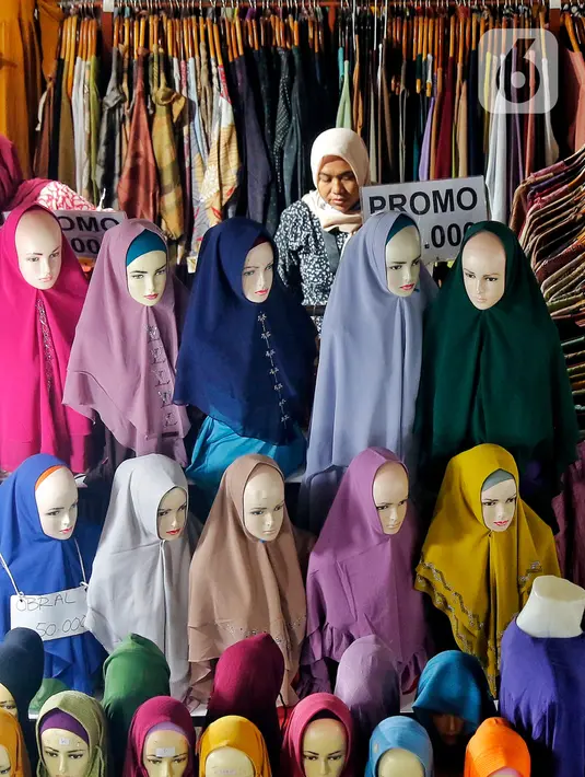 Menurut salah satu pedagang omzet penjualan meningkat 50 persen. (Liputan6.com/Angga Yuniar)