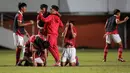 <p>Para pemain Timnas Indonesia U-16 merayakan kemenangan atas Myanmar U-16 lewat adu penalti dalam laga semifinal Piala AFF U-16 2022 antara Indonesia U-16 melawan Myanmar U-16 di Stadion Maguwoharjo, Sleman, Rabu (10/8/2022) malam WIB. (Bola.com/Bagaskara Lazuardi)</p>