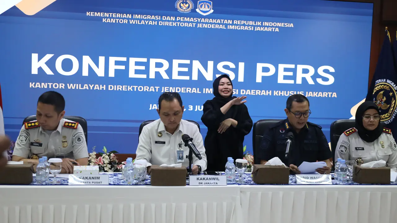 Imigrasi Jakarta mengamankan ZNB setelah melakukan penelusuran berdasarkan informasi yang beredar di media sosial. (Istimewa)