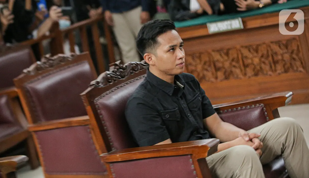 <p>Terdakwa kasus pembunuhan berencana Brigadir Yosua Hutabarat, Richard Eliezer mengikuti sidang lanjutan di PN Jakarta Selatan, Jakarta, Kamis (2/2/2023). Sidang tersebut beragendakan pembacaan duplik oleh penasihat hukum terdakwa. . (Liputan6.com/Faizal Fanani)</p>