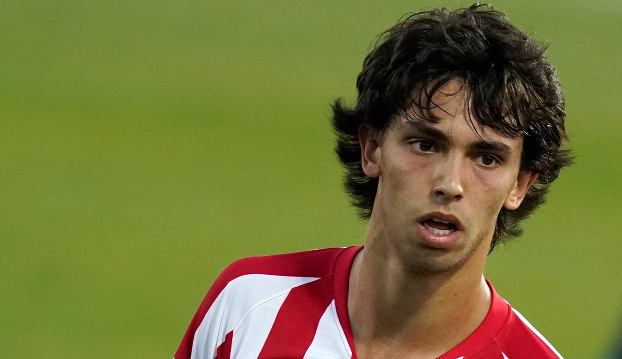 Pemain Atletico Madrid, Joao Felix, saat melawan Levante pada laga La Liga di Stadion Camilo Cano, Selasa (23/6/2020). Atletico Madrid menang 1-0 atas Levante. (AFP/Jose Jordan)