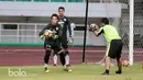 I Made Wirawan berlatih kecepatan saat sesi latihan tim di Stadion Pakansari, Bogor, Jumat (10/3/2017). (Bola.com/Nicklas Hanoatubun)