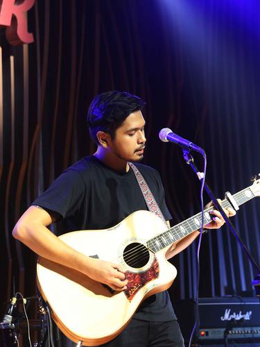 Goda Fans Petra Sihombing Mantap Garap Lagu Baru News Entertainment Fimela Com G c jauh dalam hatimu aku tahu am d engkau ingin ada orang yang selalu g c mencinta dan memelukmu setiap waktu am d g c am d kalau dia tak mampu pilih saja aku. fimela com