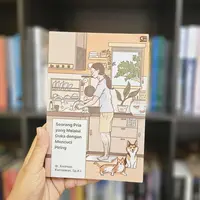 Seorang Pria yang Melalui Duka dengan Mencuci Piring./Copyright doc. Endah