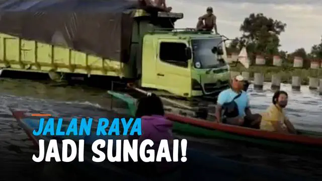 Banjir besar melanda kawasan Kalimantan Tengah. Hari Senin (15/11) terjangan banjir di Pulang Pisau telah mengubah jalan raya menjadi sungai yang bisa dilewati perahu motor.