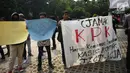 Mahasiswa yang tergabung dalam Jamak melakukan aksi unjuk rasa di KPK Jakarta, Rabu (3/10). Dalam aksinya Mereka menunut KPK segera memeriksa petinggi JICT-Koja dalam kerugian negara. (Liputan6.com/Angga Yuniar)