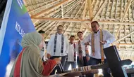 Menolak Menyerah pada Bencana, Perajin Desa Sade Mulai Menenun Lagi