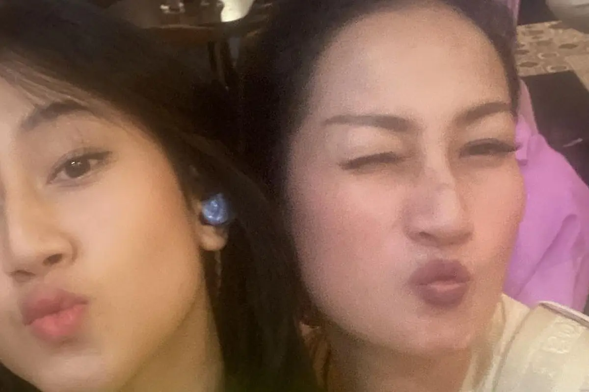 [Fimela] Keisya Levronka bersama ibunya
