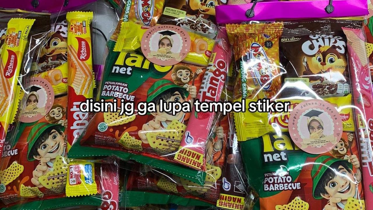 Wanita Ini Abadikan Momen Pamit dari Kantor dengan Cara Unik, Buat Bingkisan Rapi Lengkap dengan Stiker Wajahnya