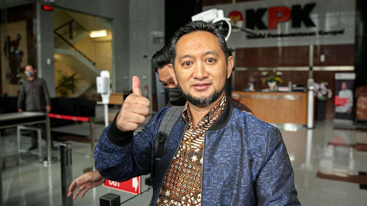 "Sehingga berdasarkan kecukupan alat bukti, saat ini tim penyidik KPK telah kembali menetapkan pejabat dimaksud sebagai tersangka TPPU," ujar Kabag Pemberitaan KPK Ali Fikri dalam keterangannya, Senin (12/6).